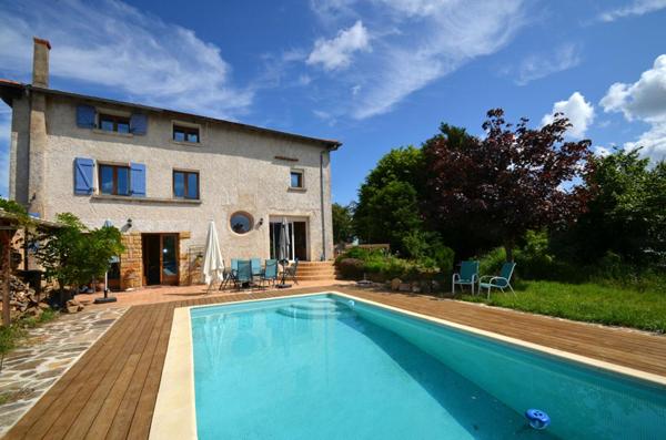 Maison de 220 m2 et dépendance de 180m2 + cave + garage