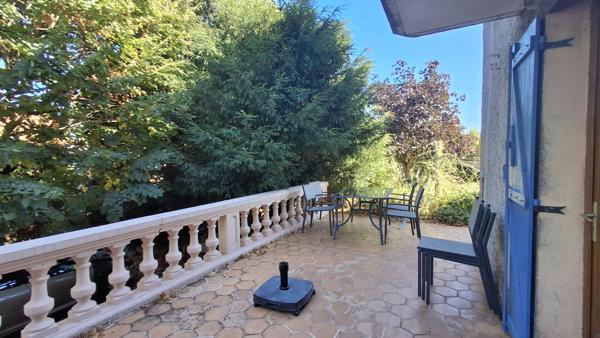 Maison de 220 m2 et dépendance de 180m2 + cave + garage