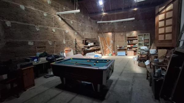 Maison de 220 m2 et dépendance de 180m2 + cave + garage