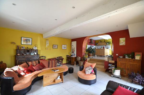 Maison de 220 m2 et dépendance de 180m2 + cave + garage