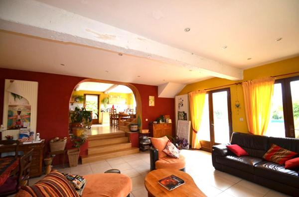Maison de 220 m2 et dépendance de 180m2 + cave + garage