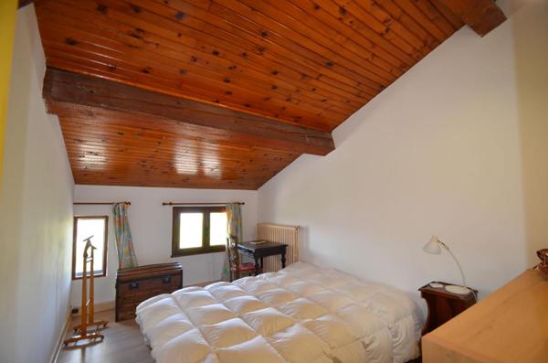 Maison de 220 m2 et dépendance de 180m2 + cave + garage