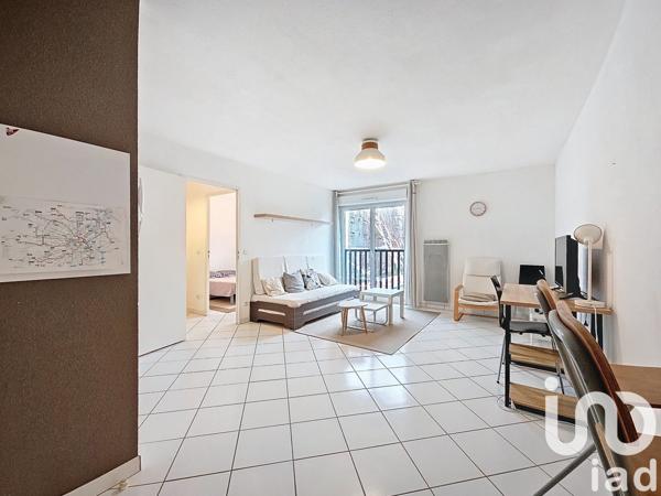 Appartement 2 pièces de 45 m² à Bordeaux (33300)