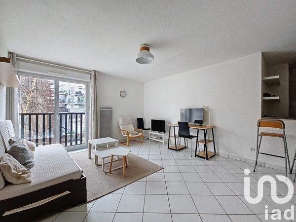 Appartement 2 pièces de 45 m² à Bordeaux (33300)