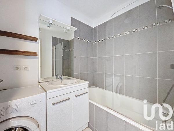 Appartement 2 pièces de 45 m² à Bordeaux (33300)