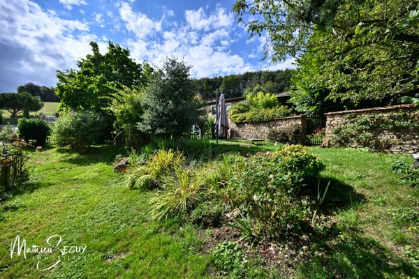 MAISON traditionnelle de charme en pierres à SAINT-MARTIN-EN-HAUT