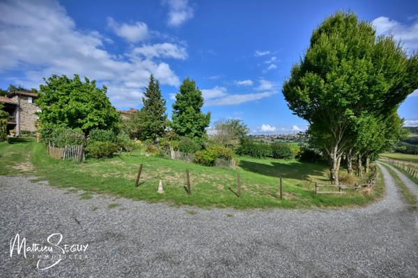MAISON traditionnelle de charme en pierres à SAINT-MARTIN-EN-HAUT