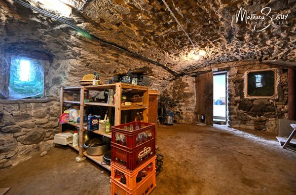 MAISON traditionnelle de charme en pierres à SAINT-MARTIN-EN-HAUT