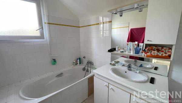 Centre-ville de Saint-Pierre Quiberon - Maison avec 4 chambres, jardin, garage et stationnements - Rare sur le marché !