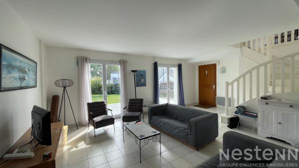 Centre-ville de Saint-Pierre Quiberon - Maison avec 4 chambres, jardin, garage et stationnements - Rare sur le marché !