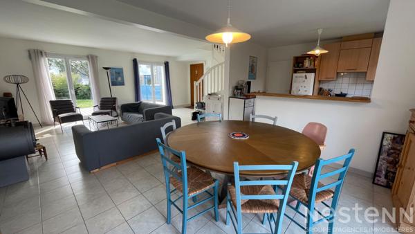 Centre-ville de Saint-Pierre Quiberon - Maison avec 4 chambres, jardin, garage et stationnements - Rare sur le marché !