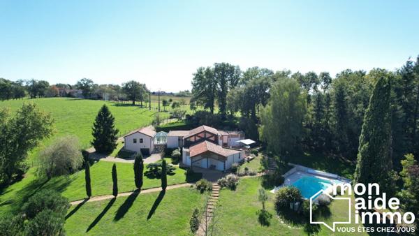 Vaste vialla d'architecte avec piscine et parc