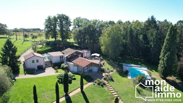 Vaste vialla d'architecte avec piscine et parc