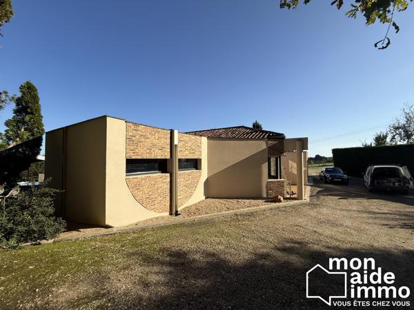 Vaste vialla d'architecte avec piscine et parc