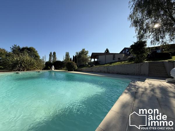 Vaste vialla d'architecte avec piscine et parc