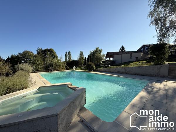 Vaste vialla d'architecte avec piscine et parc