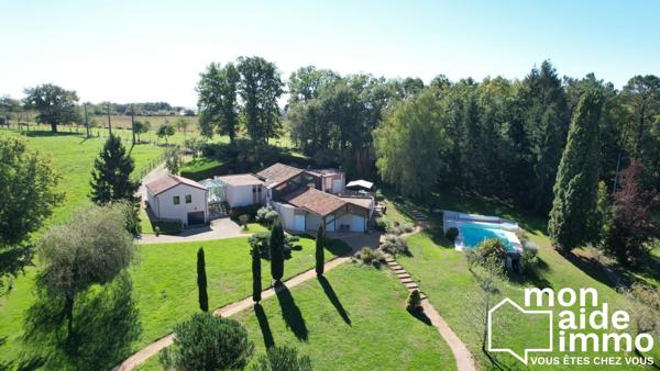 Vaste vialla d'architecte avec piscine et parc