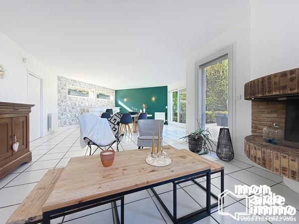 Vaste vialla d'architecte avec piscine et parc