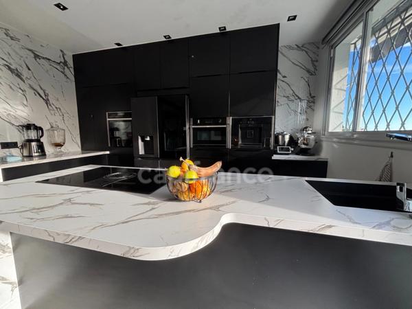 Appartement à vendre 4 pièces ANTIBES (06), aucune charge de copropriété, terrasse avec vue mer, garage !!