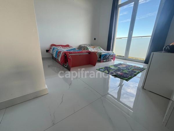 Appartement à vendre 4 pièces ANTIBES (06), aucune charge de copropriété, terrasse avec vue mer, garage !!