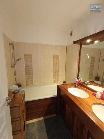 A vendre magnifique appartement T4 avec vue sur mer et 2 parkings au centre ville