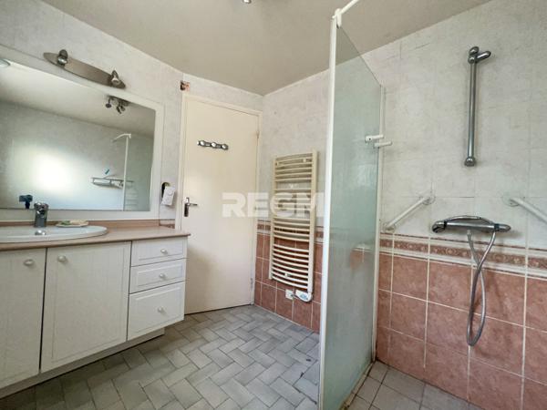 Benais (37140) Maison à finir de rénover à banais - 2 chambres - beau potentiel - grenier aménageable - dépendances - cave