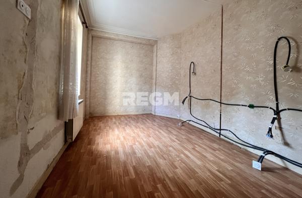 Benais (37140) Maison à finir de rénover à banais - 2 chambres - beau potentiel - grenier aménageable - dépendances - cave