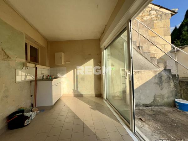 Benais (37140) Maison à finir de rénover à banais - 2 chambres - beau potentiel - grenier aménageable - dépendances - cave