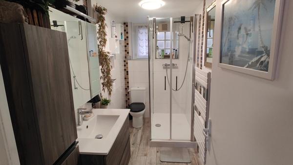 Dans un village limitrophe de Meaux