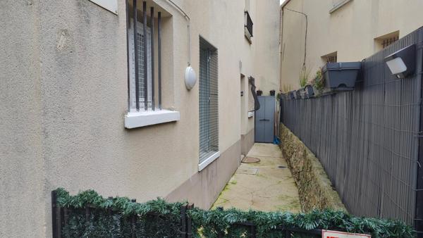 Dans un village limitrophe de Meaux