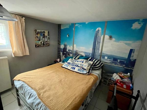 LUCON (85400) QUARTIER SUPER U ADORABLE MAISON SEMI PLAIN PIED 4 CHAMBRES AVEC PISCINE SUR 800 M² CLOS