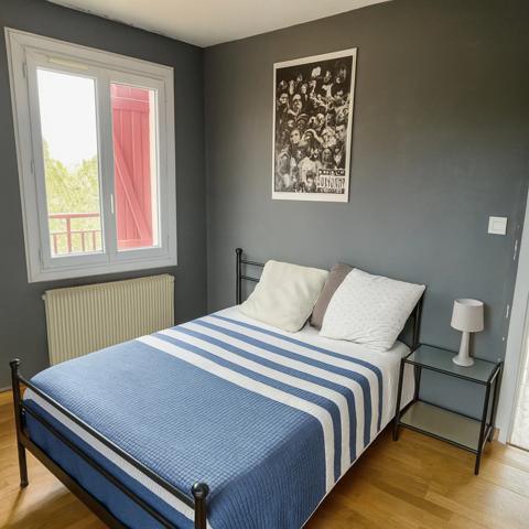 LUCON (85400) QUARTIER SUPER U ADORABLE MAISON SEMI PLAIN PIED 4 CHAMBRES AVEC PISCINE SUR 800 M² CLOS