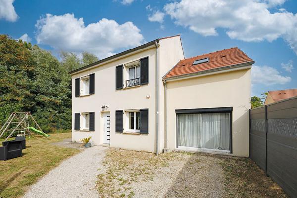 MAISON INDIVIDUELLE SANS VIS-A-VIS à Lieusaint !!