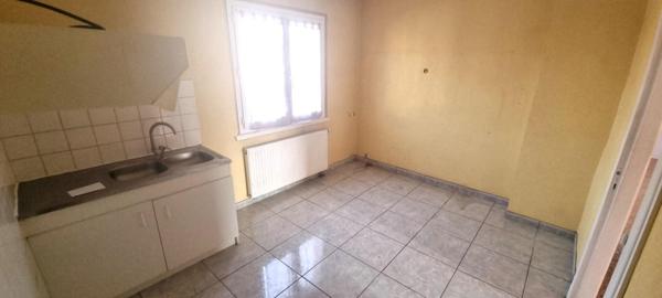 Grande maison familiale ou 2 appartements sur terrain d'environ 13 ares