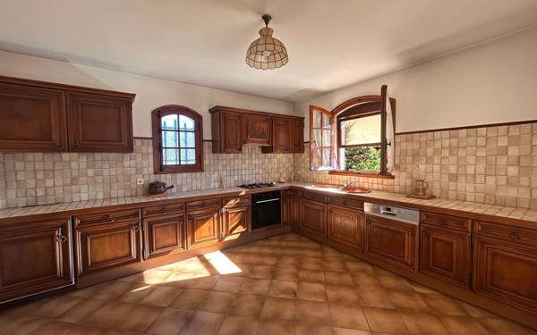 Maison à vendre    5 pièces •  Salernes