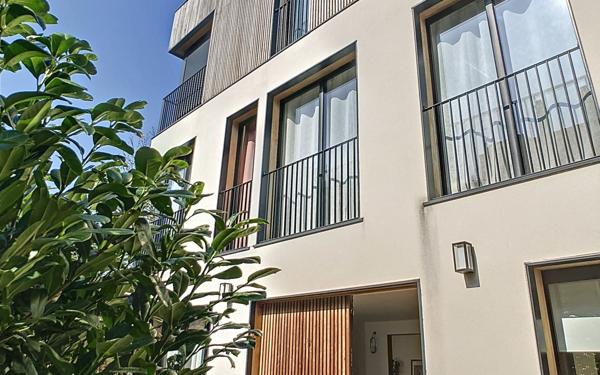 Maison à vendre    7 pièces • 211 m2 Issy-les-Moulineaux