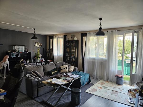 Appartement lumineux avec balcon- places de parking- 2 chambres- quartier Oradou -CLERMONT FERRAND (63)