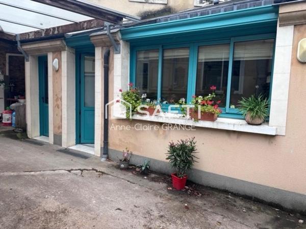 Une maison aux volumes généreux et au potentiel rare, idéale pour allier vie de famille et projets sur mesure.