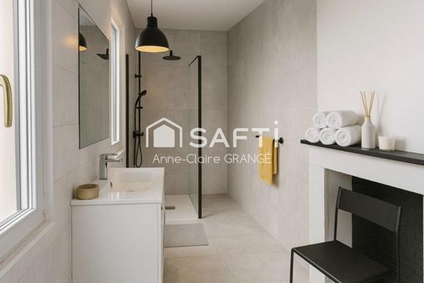 Une maison aux volumes généreux et au potentiel rare, idéale pour allier vie de famille et projets sur mesure.