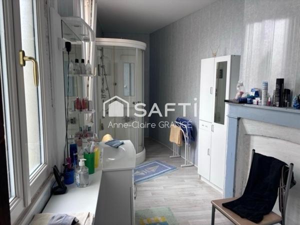 Une maison aux volumes généreux et au potentiel rare, idéale pour allier vie de famille et projets sur mesure.