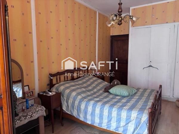 Une maison aux volumes généreux et au potentiel rare, idéale pour allier vie de famille et projets sur mesure.