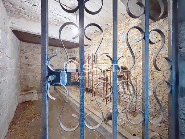 Maison de ville ATYPIQUE avec plein de possibilités !