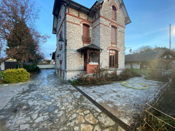 Milly-la-Forêt (91490) Propriété exceptionnelle comprenant deux maisons 240 m², dépendances ( + 140 m² )et 1 890 m² de terrain