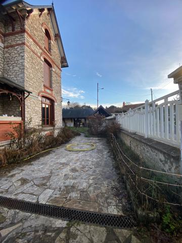 Milly-la-Forêt (91490) Propriété exceptionnelle comprenant deux maisons 240 m², dépendances ( + 140 m² )et 1 890 m² de terrain