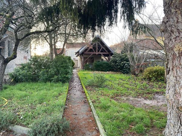 Milly-la-Forêt (91490) Propriété exceptionnelle comprenant deux maisons 240 m², dépendances ( + 140 m² )et 1 890 m² de terrain