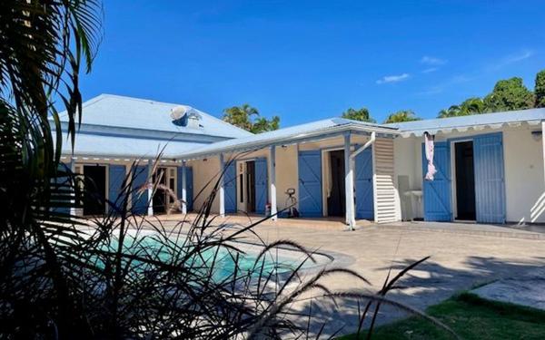 Maison à vendre    4 pièces • 123 m2 Baie-Mahault
