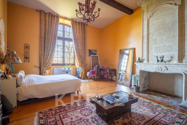 Château classé Monument Historique au coeur du vignoble bordelais