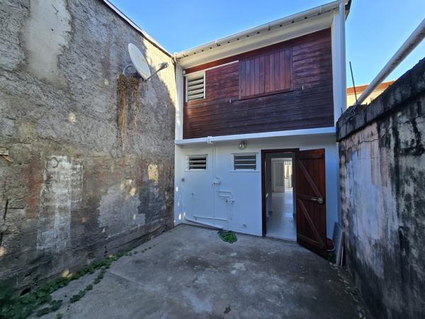 🌟 OPPORTUNITÉ À SAISIR : Charmante Maison T3 avec Jardinet – Le compromis parfait entre ville et tranquillité ! 🌟