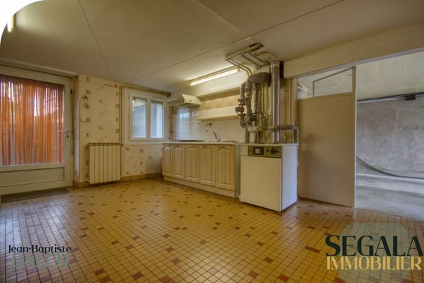 Carmaux — Maison de 117 m² avec grand jardin, trois chambres et deux garages