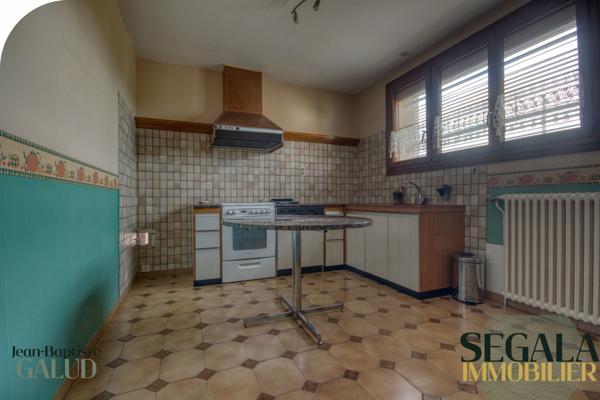 Carmaux — Maison de 117 m² avec grand jardin, trois chambres et deux garages